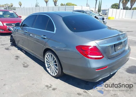 2020 Mercedes-Benz E 350 z USA, uszkodzony, nr VIN W1KZF8DB5LA831711